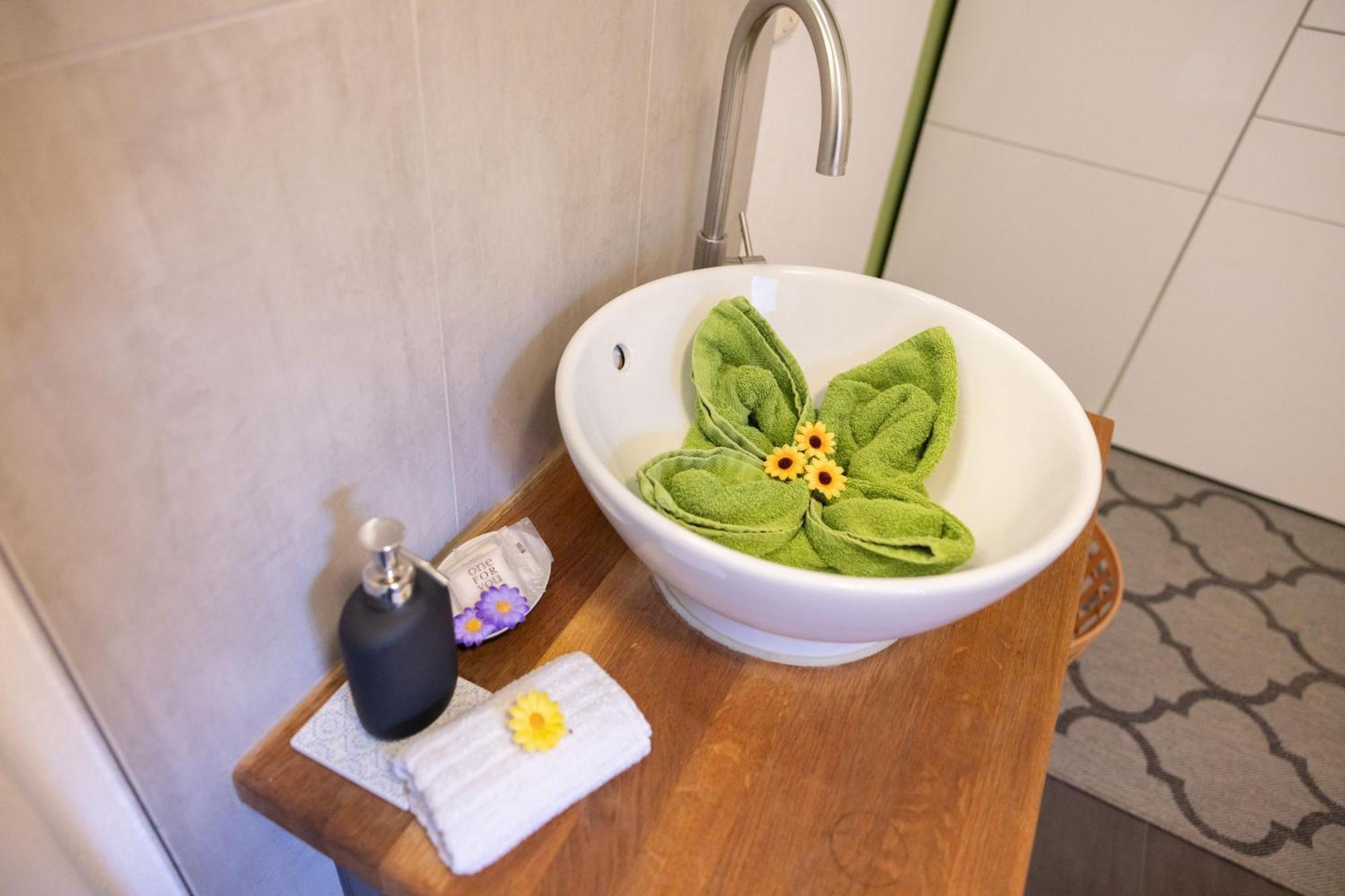 Ideal Fuer Kurze Aufenthalte - Gemuetliches 1-Zimmer-Apartment Adelsdorf Zewnętrze zdjęcie